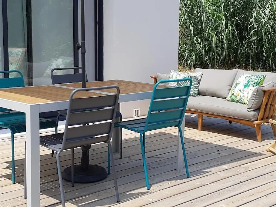 Gite De Charme Au Paradou. Piscine. Terrasse Bois. France