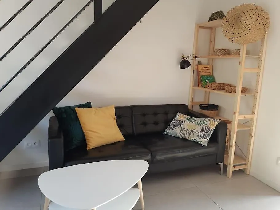 Gite De Charme Au Paradou. Piscine. Terrasse Bois. France